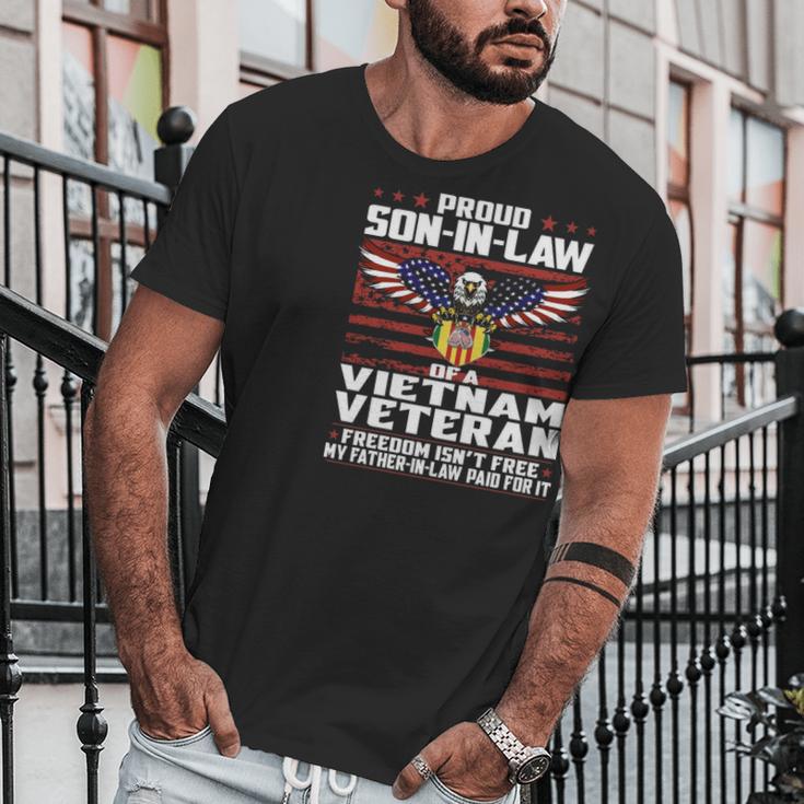 Proud Son In Law Of A Vietnam Veteran Patriotic Gift Men T-Shirt