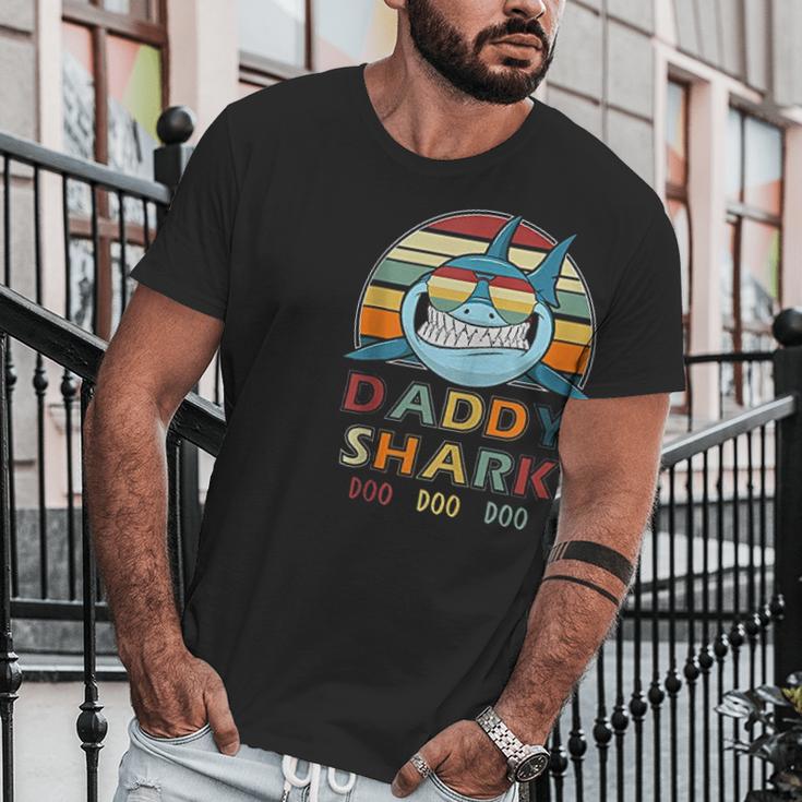 Retro Vintage Daddy Shark Men T-Shirt