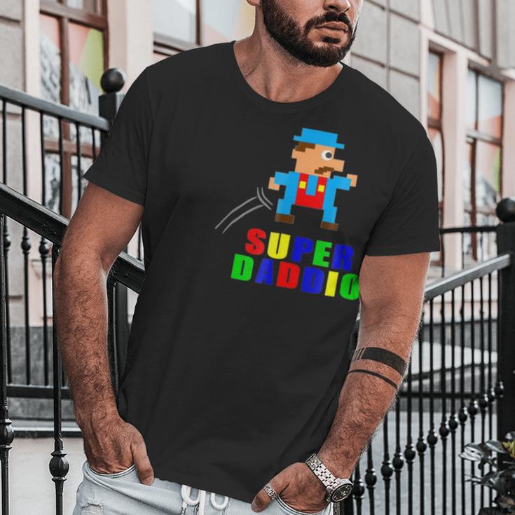 Mens Super Daddio Fathers Day Video Game Action Figure Arcade Tee Men T-Shirt