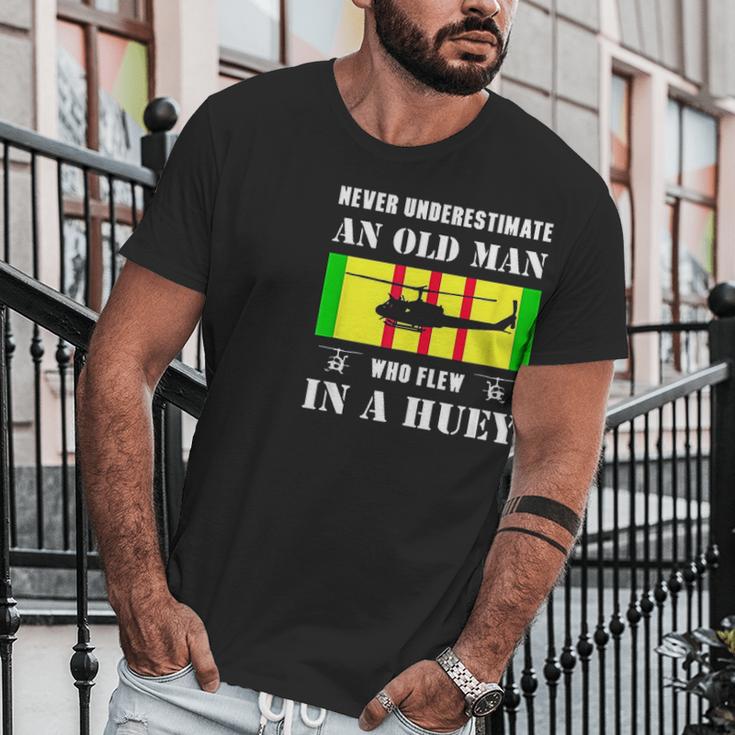 Never Underestimate Old Man Who Flew In Huey Vietnam Veteran Men T-Shirt