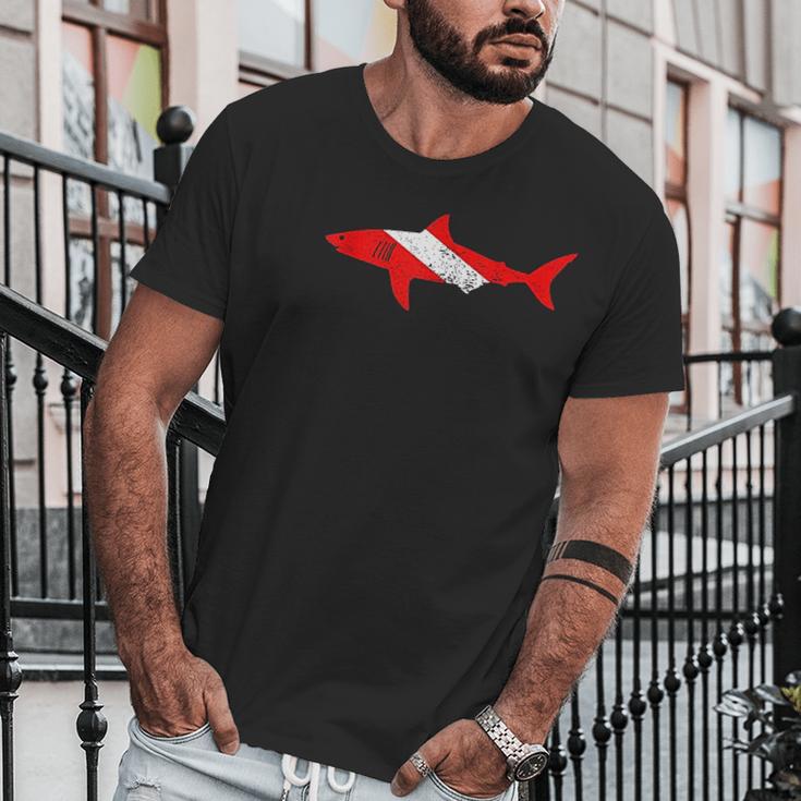 Vintage Shark Scuba Dive Diver Down Flag Emoji Men T-Shirt