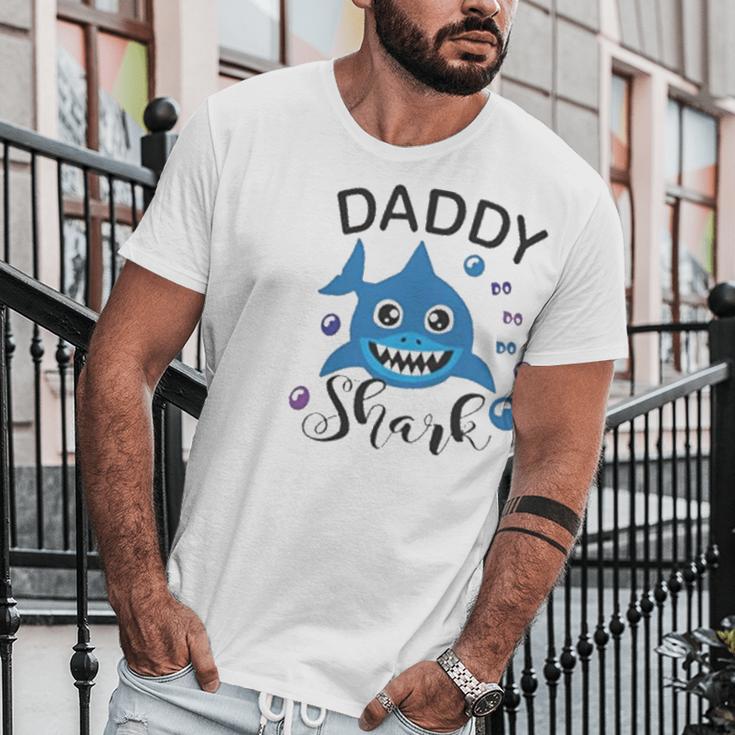 Daddy Shark Doo Doo Cute Funny Family Cool Fathers Day Gift Men T-Shirt