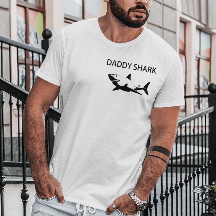 Mens Daddy Shark Funny Fathers And Grandpa Men T-Shirt