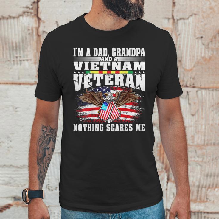 Mens Im A Dad Grandpa And Vietnam Veteran - Nothing Scares Me Men T-Shirt