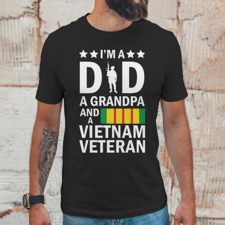 Im A Dad A Grandpa And A Vietnam Veteran Men T-Shirt