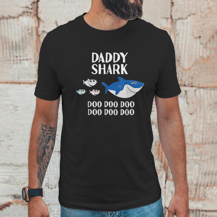 Daddy Shark Doo Doo Gift Men T-Shirt