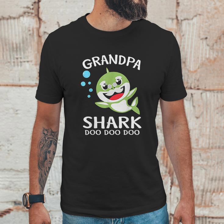 Grandpa Shark Funny Fathers Day Men T-Shirt