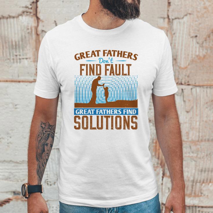 Great Fathers DonFind Fault Great Fathers Find Solutions Men T-Shirt