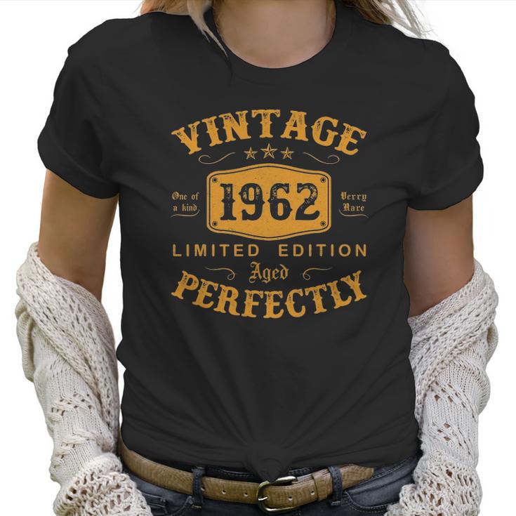 60 Years Old Birthday Gifts Vintage 1962 60Th Birthday Gifts Women T-Shirt