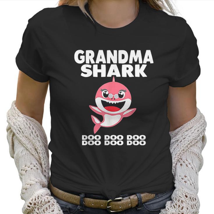 Grandma Shark Doo Doo Grandpa Mommy Daddy Women T-Shirt