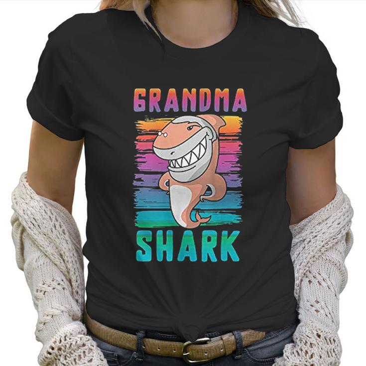 Grandma Shark Funny Retro Vintage Grandmother Women T-Shirt