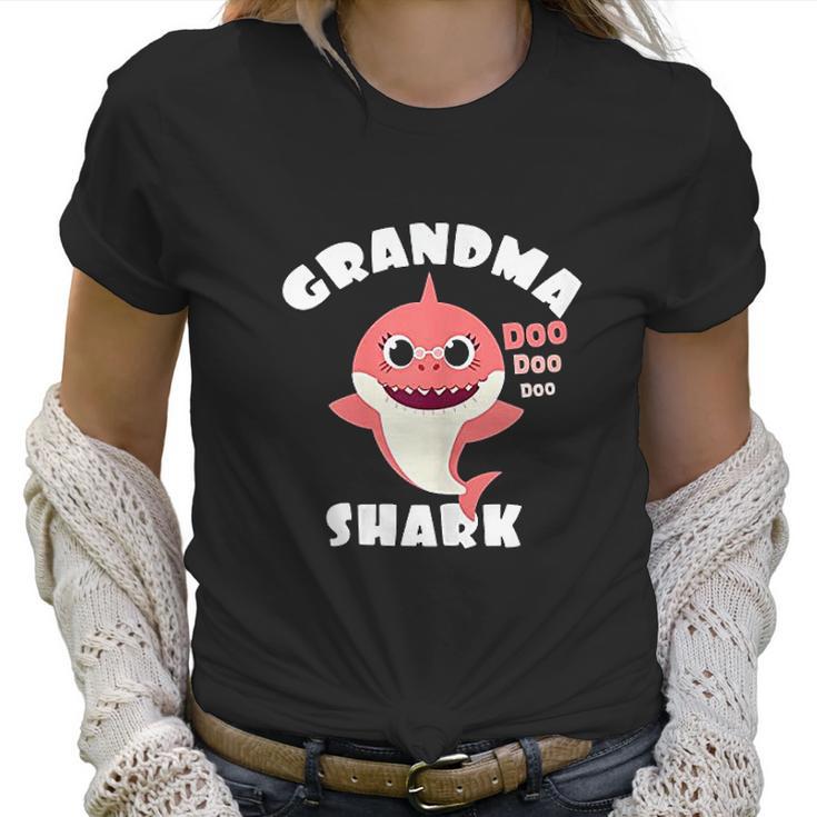 Grandma Shark Gift Shark Baby Cute Design Family Women T-Shirt