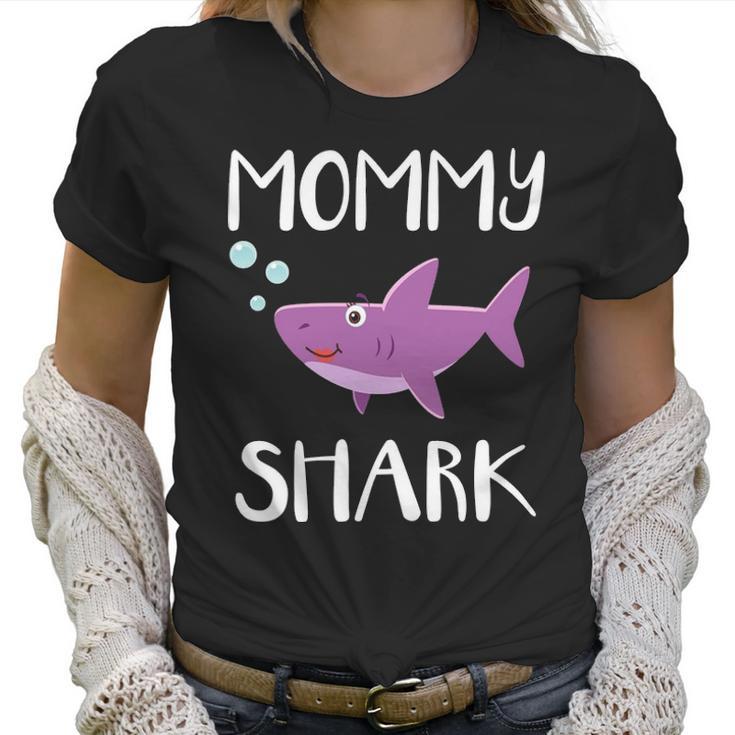 Mommy Gift   Mommy Shark V2 Women T-Shirt