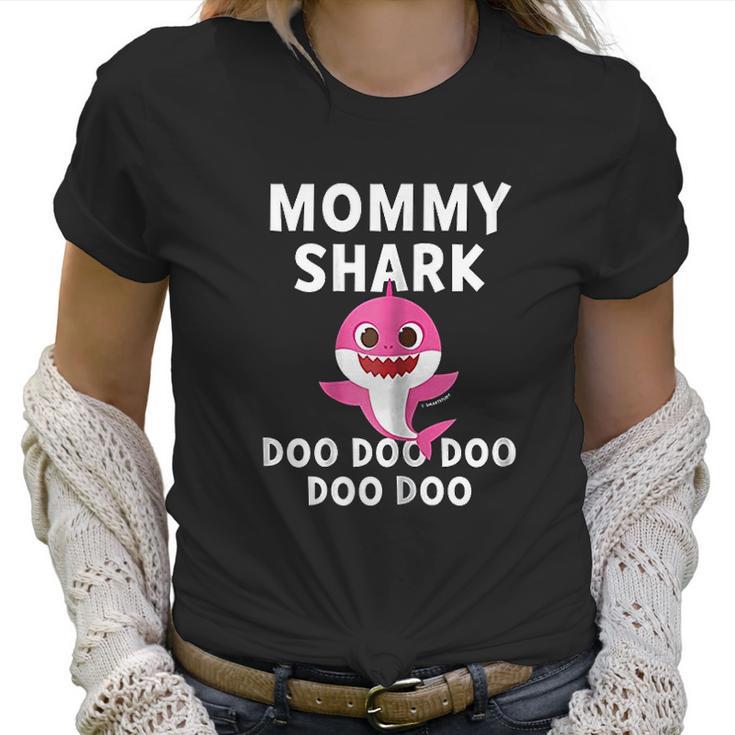 Mommy Shark Doo Shark Family Women T-Shirt