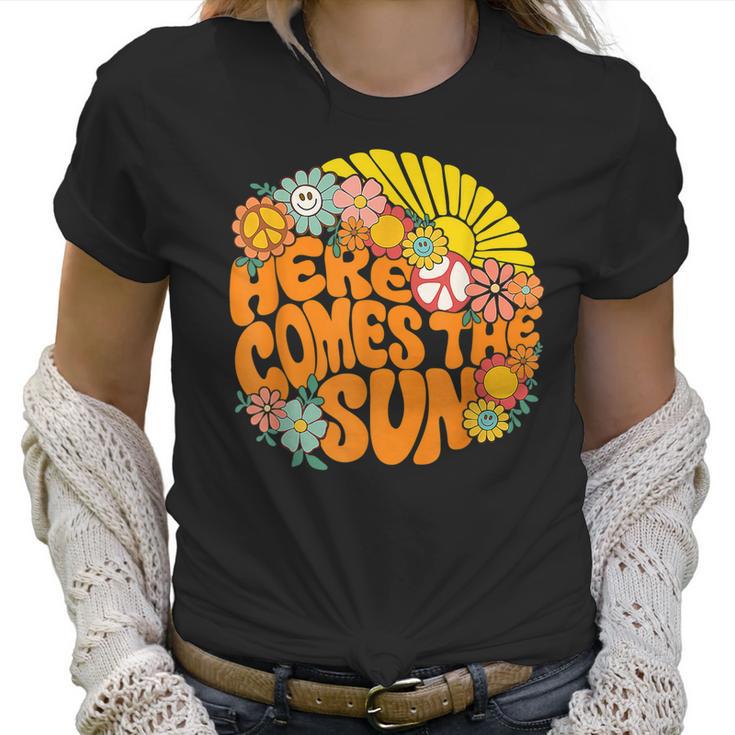 Retro Here Comes The Sun Floral Summer Family Vavation 2022 Women T-Shirt