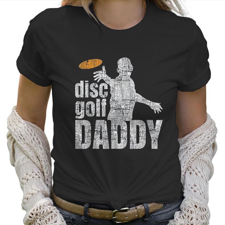 Retro Vintage Daddy Disc Golf Gift For Him Frisbee Frolf Dad Women T-Shirt