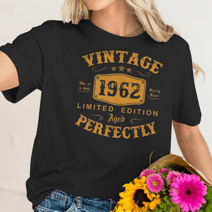 60 Years Old Birthday Gifts Vintage 1962 60Th Birthday Gifts Women T-Shirt Gifts for Her