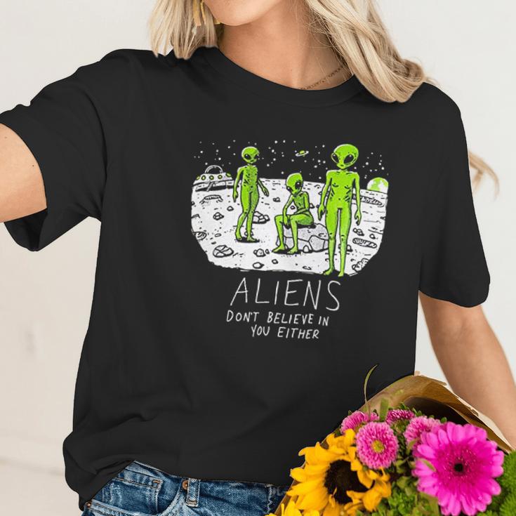 Aliens Dont Believe In You Either Funny Ufo Hunter Space Men Women Women T-Shirt Gifts for Her