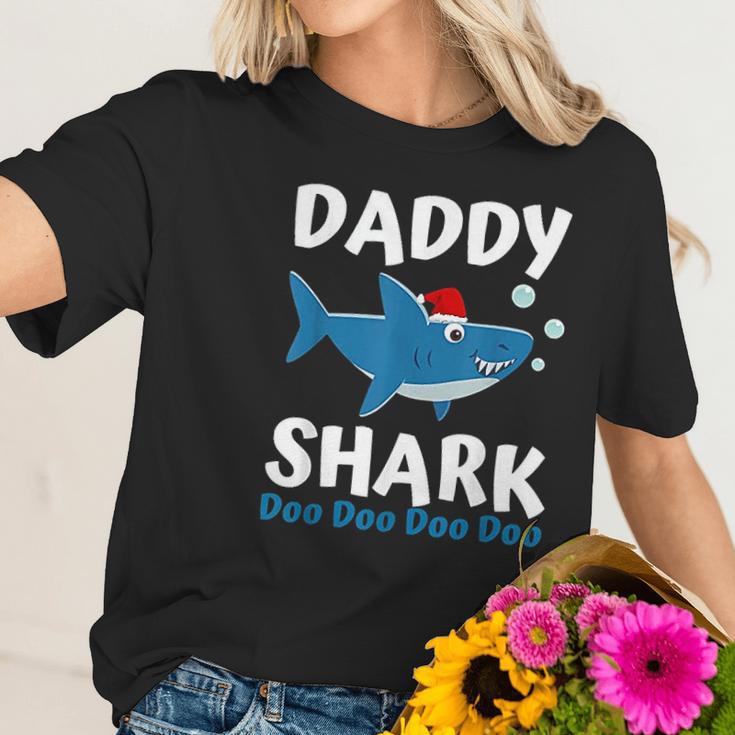 Daddy Shark Christmas Women T-Shirt Gifts for Her