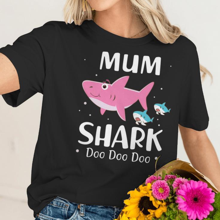 Funny Mum Pink Shark Doo Doo Doo Women T-Shirt Gifts for Her