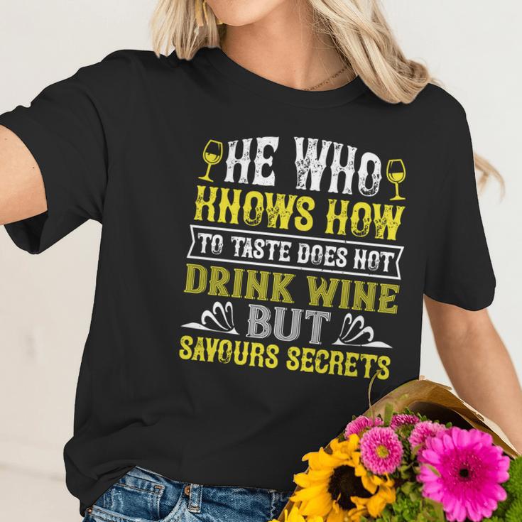 He Who Knows How To Taste Does Not Dink Wine Women T-Shirt Gifts for Her