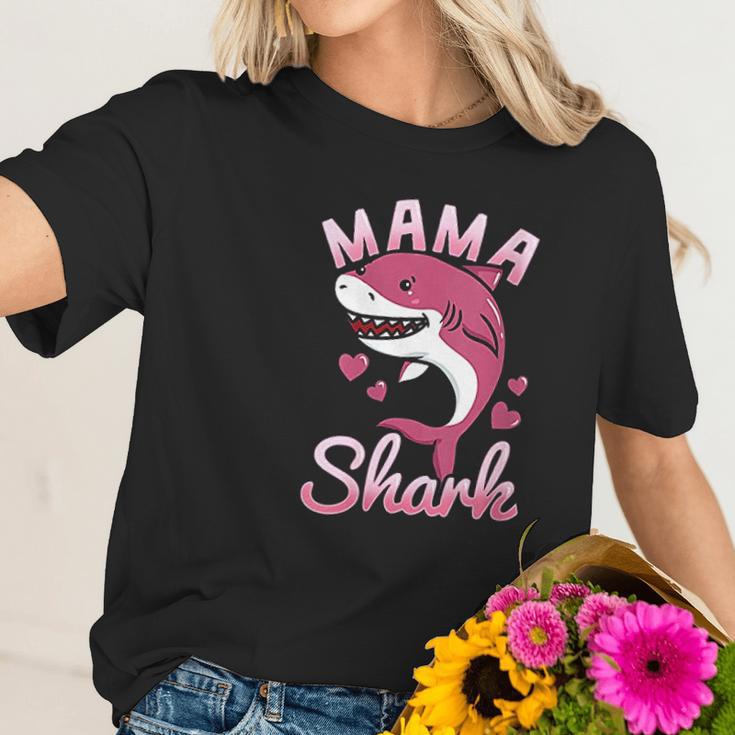 Mama Shark Mommy Shark Lover Family Matching Birthday Women T-Shirt Gifts for Her