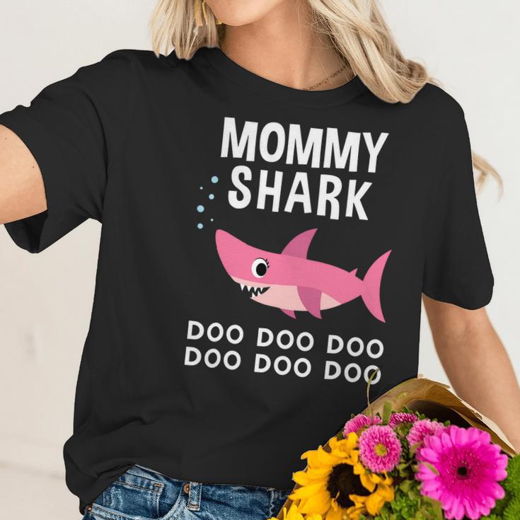 Mommy Shark Doo Doo For Matching Family Pajamas Women T-Shirt Gifts for Her