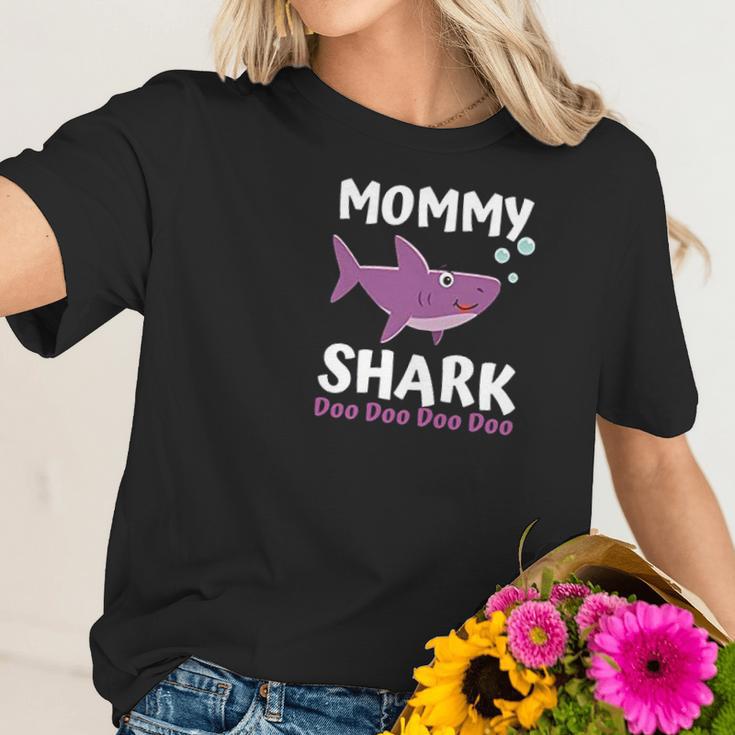 Mommy Shark Doo Doo Matching Family Shark Women T-Shirt Gifts for Her