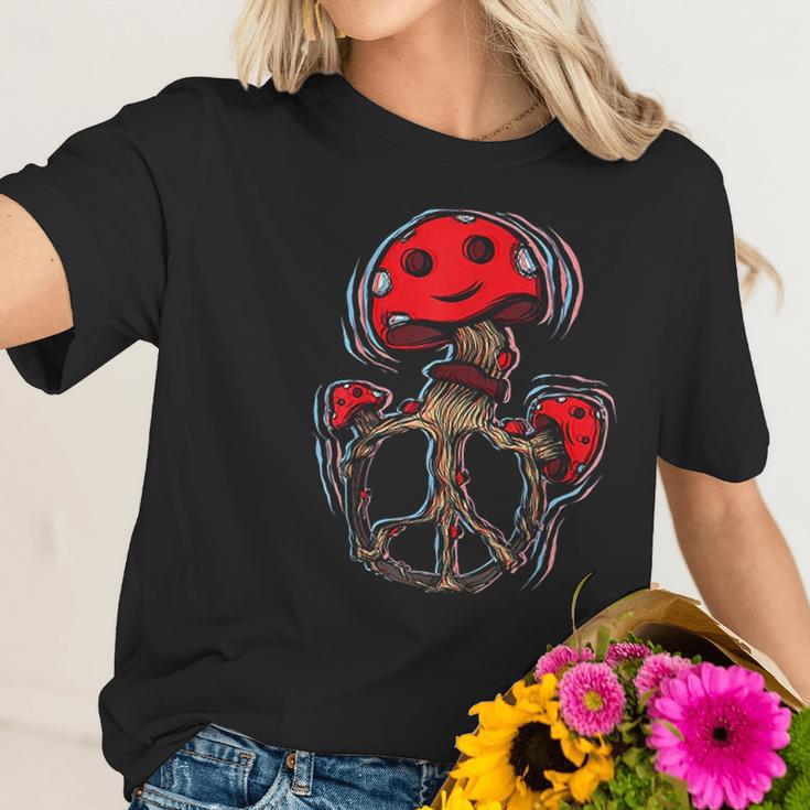 Mushrooms Peace Sign 70S Shrooms 60S Women T-Shirt Gifts for Her