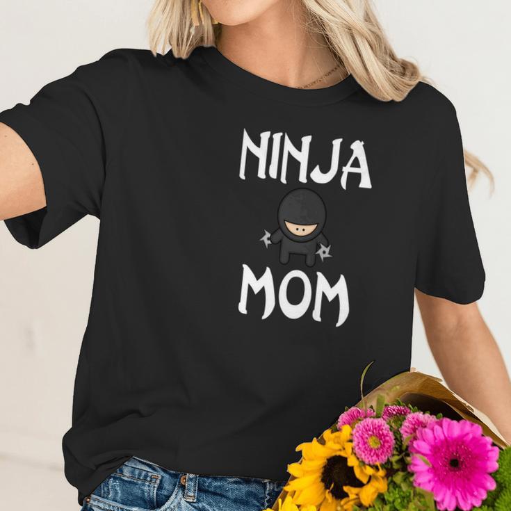 Womens Ninja Mom Funny Shuriken Mother Ninjamom Women T-Shirt Gifts for Her