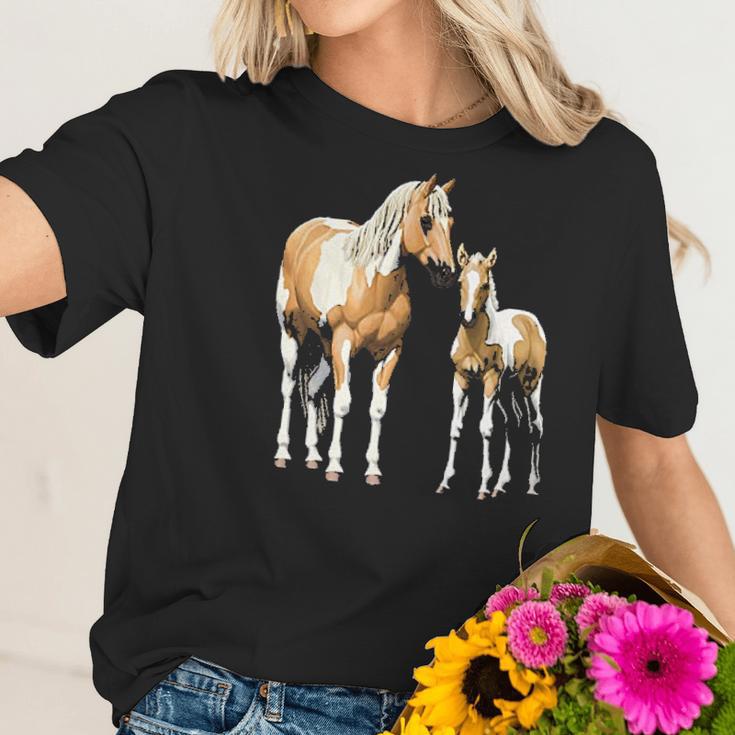 Palomino Pinto Mare Foal Paint Horses Women T-Shirt Gifts for Her