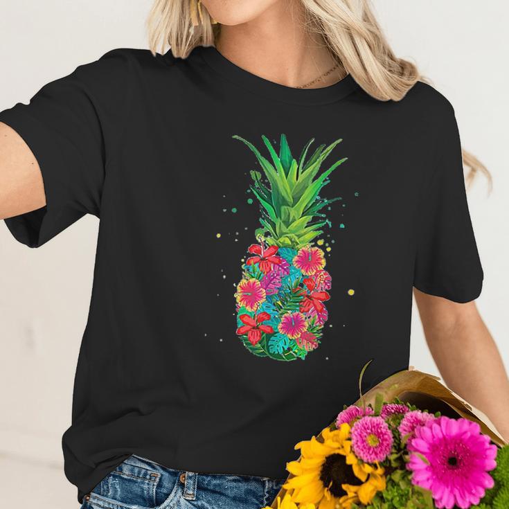 Pineapple Flowers Women Aloha Hawaii Vintage Hawaiian Women T-Shirt Gifts for Her