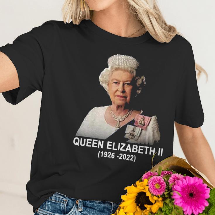 RIP Queen Elizabeth II 1926-2022 Gift Men Women T-Shirt Graphic Print Casual Unisex Tee Women T-Shirt Gifts for Her