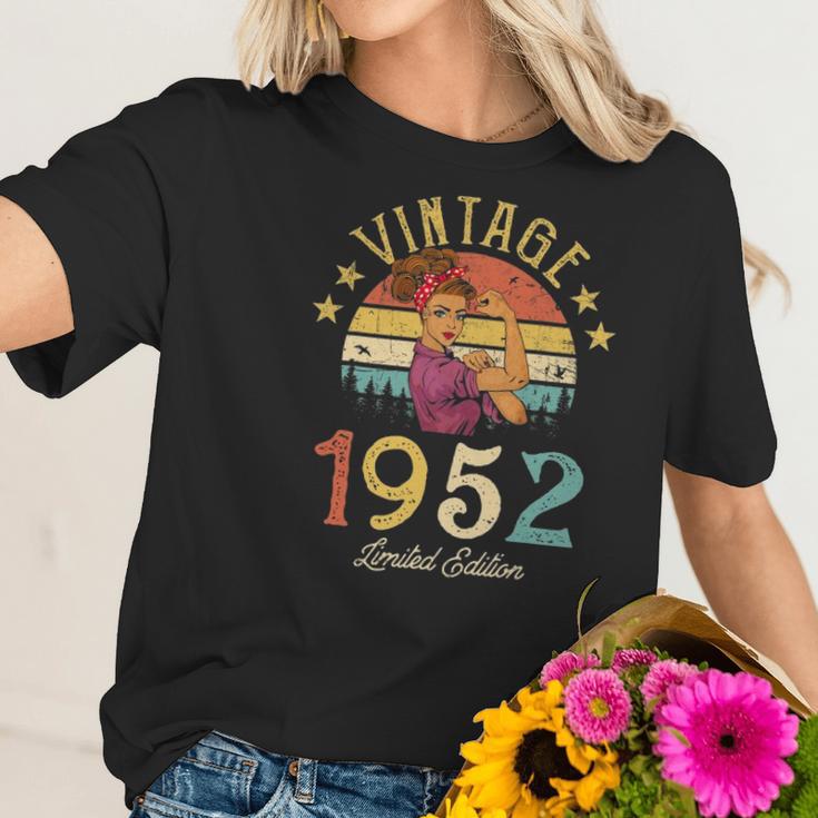 Vintage 1952 Made In 1952 70Th Birthday Women 70 Years Old Women T-Shirt Gifts for Her