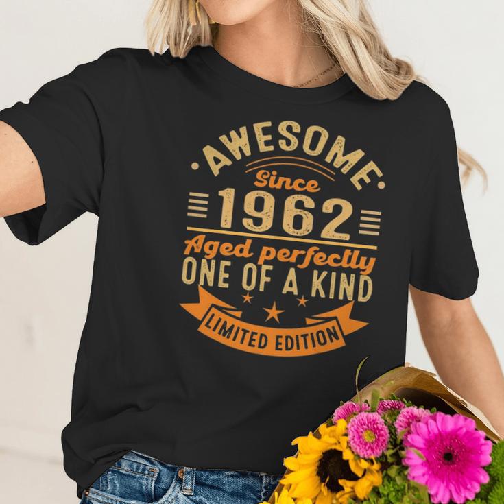 Vintage 1962 60Th Birthday For Men And Women 60 Years Old Women T-Shirt Gifts for Her