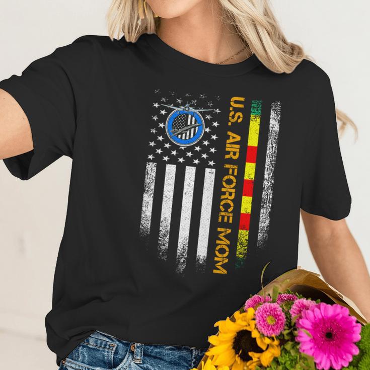 Vintage American Flag Proud Us Air Force Vietnam Veteran Mom Gift Graphic Design Printed Casual Daily Basic Women T-Shirt Gifts for Her