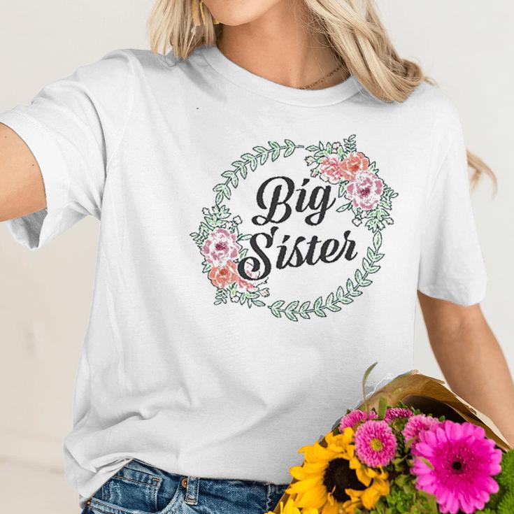 Big Sister With Flower Circle Infant Creeper Women T-Shirt Gifts for Her