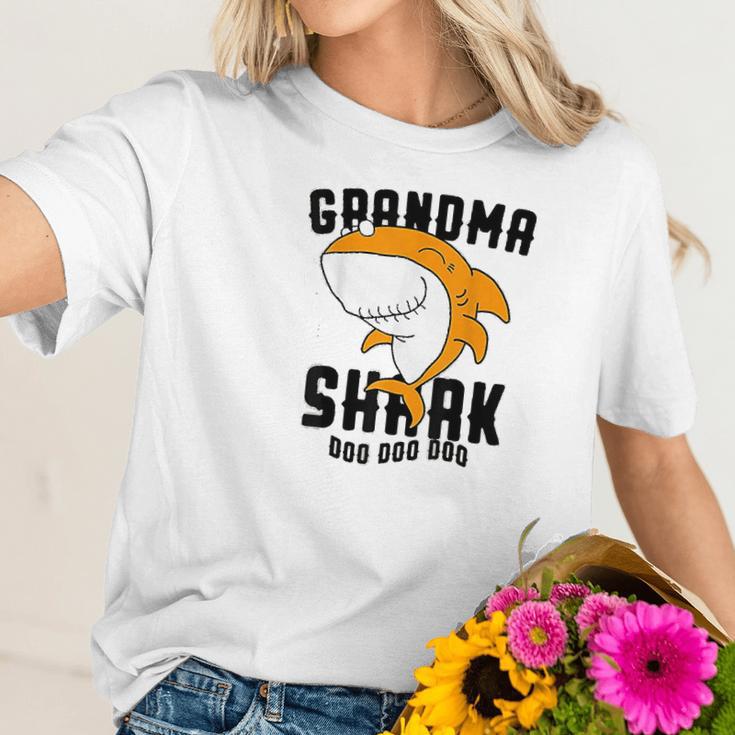 Grandma Shark For Mommy Grandmother Women T-Shirt Gifts for Her