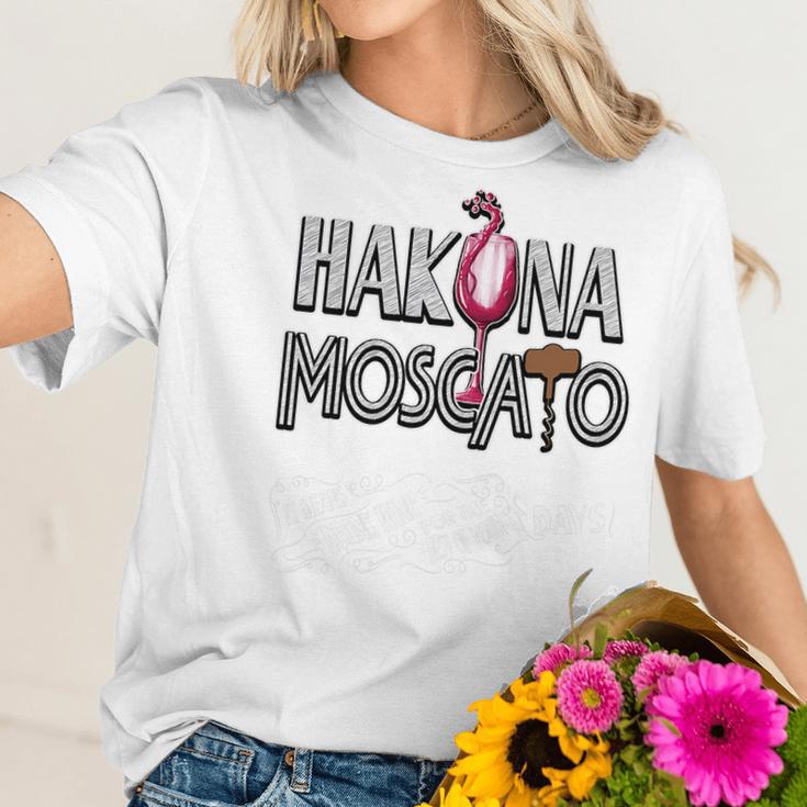 Hakuna Moscato Women Men Funny Wine Lover Women T-Shirt Gifts for Her