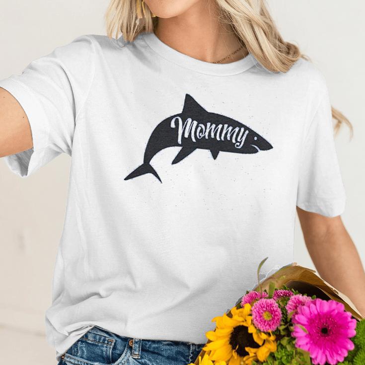 Mommy Shark Mom Gift Mothers Day Women T-Shirt Gifts for Her