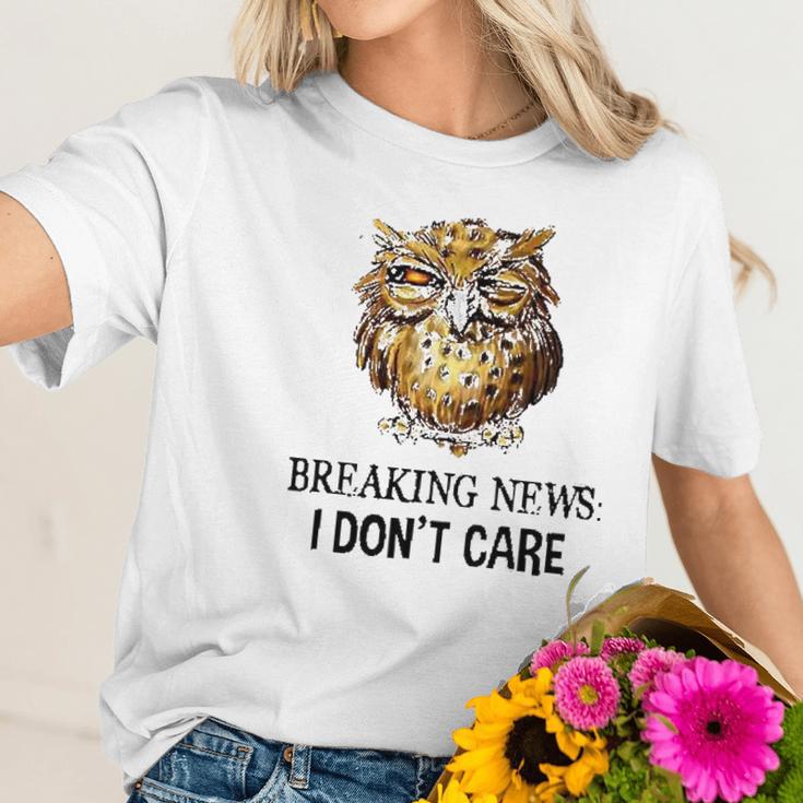 Owl Breaking News I Dont Care 2022 Trend Women T-Shirt Gifts for Her