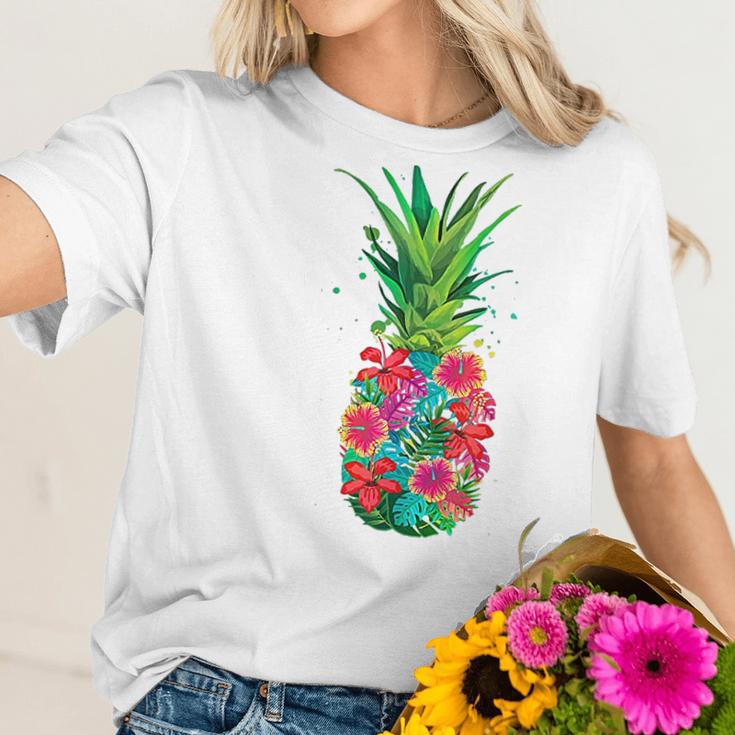 Pineapple Flowers Aloha Hawaii Vintage Hawaiian Women T-Shirt Gifts for Her