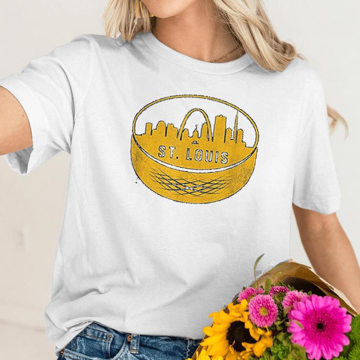 Vintage St Louis Missouri Cityscape Hockey Retro Women T-Shirt Gifts for Her