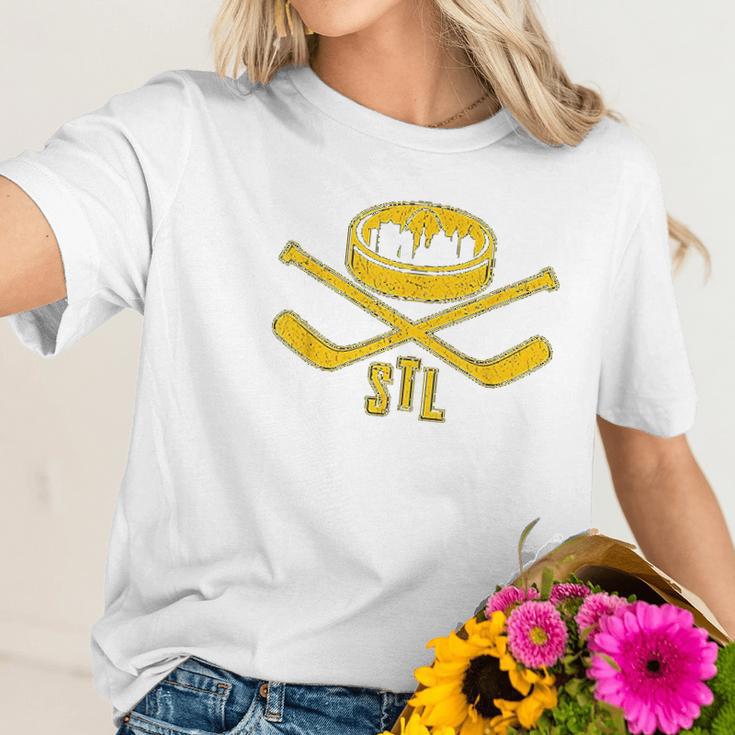 Vintage St Louis Missouri Skyline Style Hockey Retro Women T-Shirt Gifts for Her