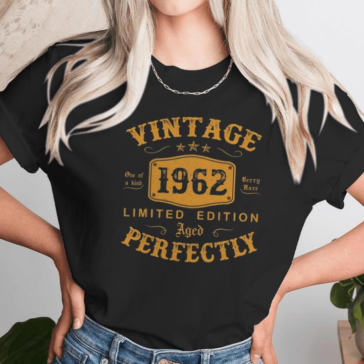 60 Years Old Birthday Gifts Vintage 1962 60Th Birthday Gifts Women T-Shirt Gifts for Women