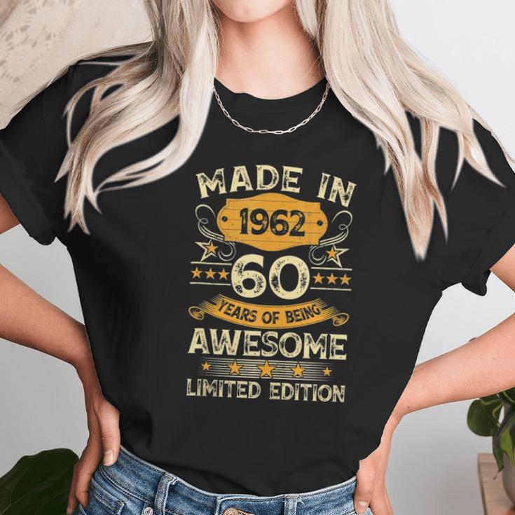 60 Years Old Vintage Made In 1962 Gift 60Th Birthday Party Women T-Shirt Gifts for Women