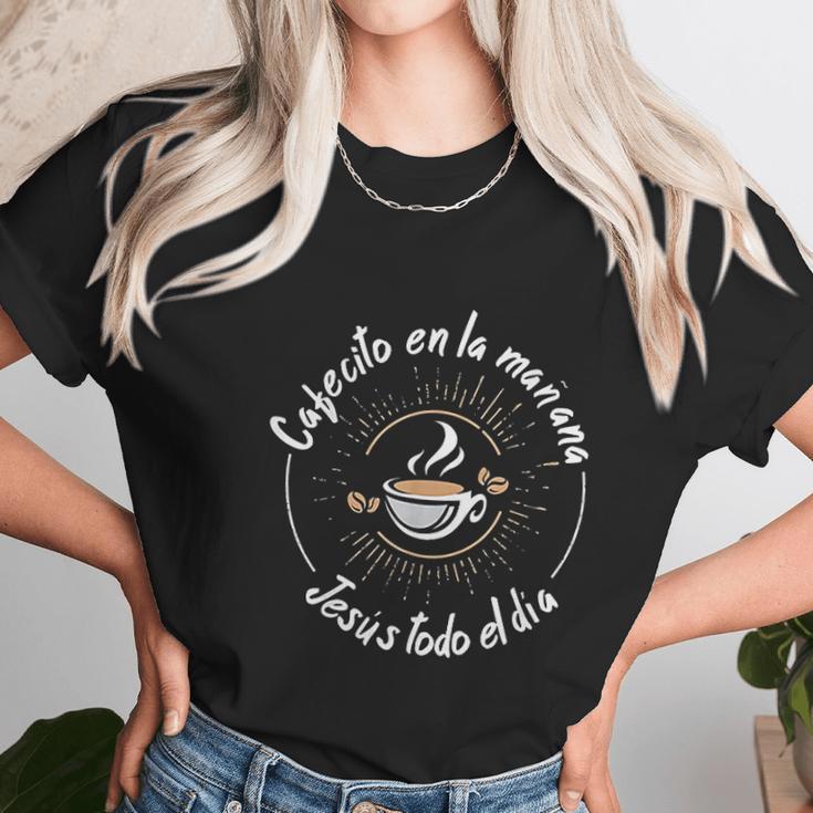 Cafecito Y Jesus Gift Reagalo Cristiano Christian Spanish Women T-Shirt Gifts for Women