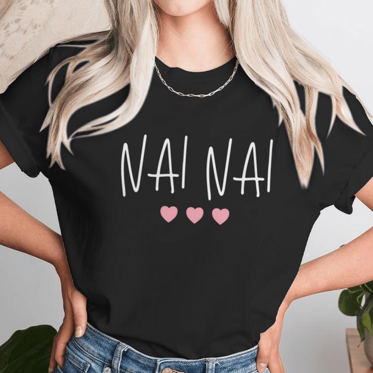 Chinese Grandma Nai Nai Grandmother Cute Pink Hearts Nai Nai Gift Women T-Shirt Gifts for Women