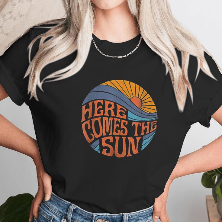 Here Comes The Sun Vintage Retro Sixties Surf Summer Beach Women T-Shirt Gifts for Women