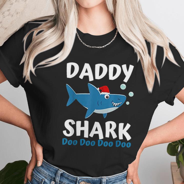 Daddy Shark Christmas Women T-Shirt Gifts for Women